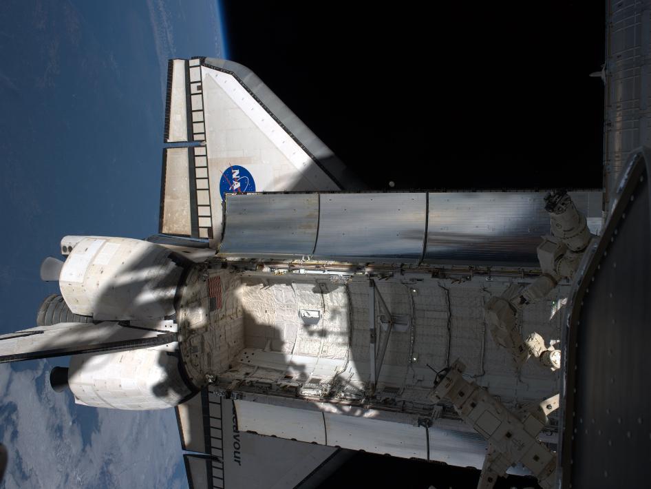 Endeavour w objęciach ISS